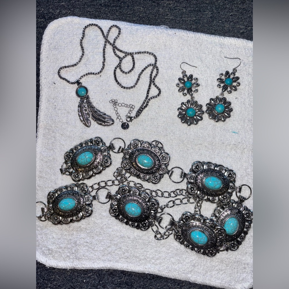 Turquoise Stone Silver-Tone Women’s Jewelry Set - Boho Necklace, Belt & Earrings